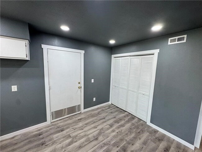 Building Photo - 70 N Hunter St