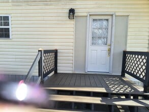 Building Photo - Studio apartment for rent (short term available)