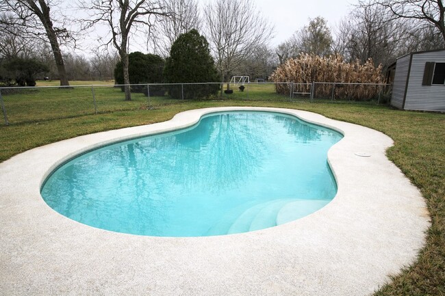 Building Photo - 1310 S Caney Trails Dr