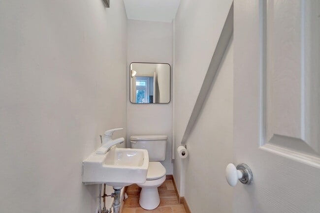 Building Photo - 520 Manila Ave