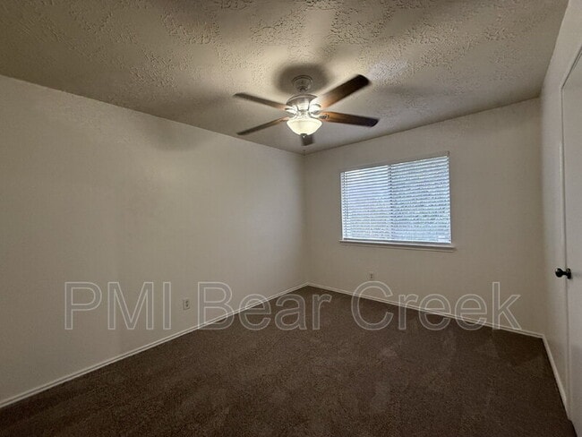 Building Photo - 9618 Yearling Cir