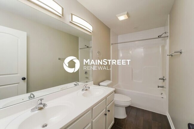 Building Photo - 3 Bedroom Pet-Friendly Home in Jeffersonville, IN with Main Street Renewal