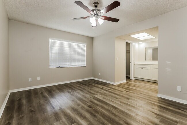 Building Photo - 504 Mahogany Dr