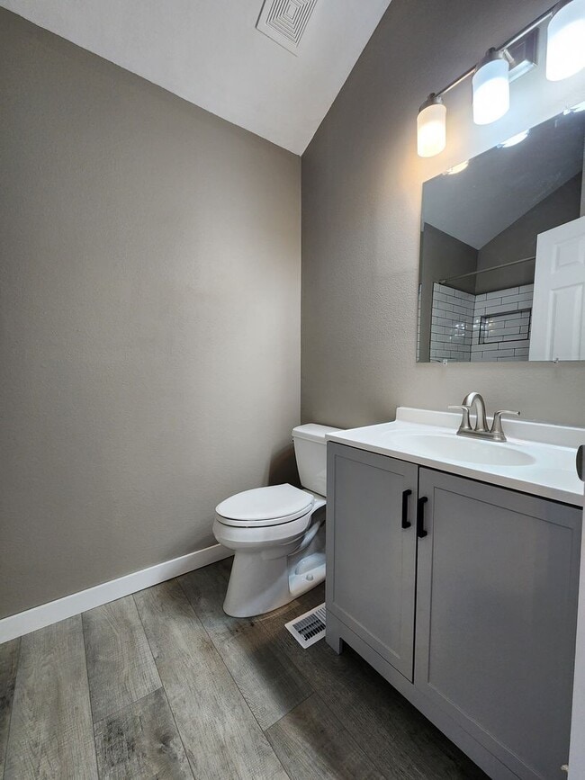 Building Photo - Beautiful Townhome at Monterey Community in Centennial!