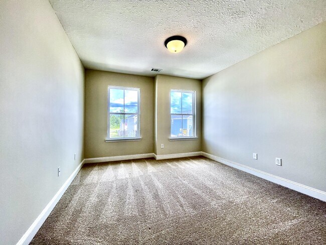 Building Photo - 759 Fairview Cir