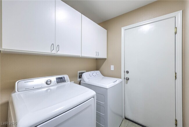 Building Photo - 121 Pettswood Dr