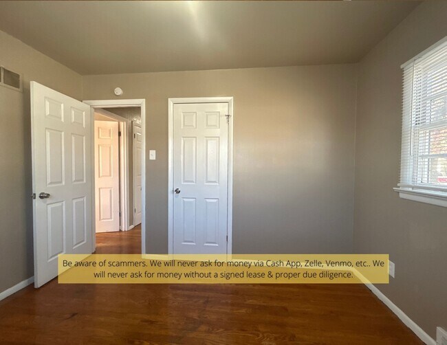 Building Photo - 1412 Broadlawns Ln