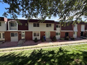 Building Photo - 529 S Xenon Ct