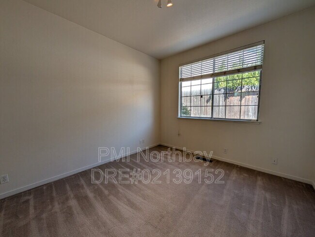 Building Photo - 3275 Formby Ln