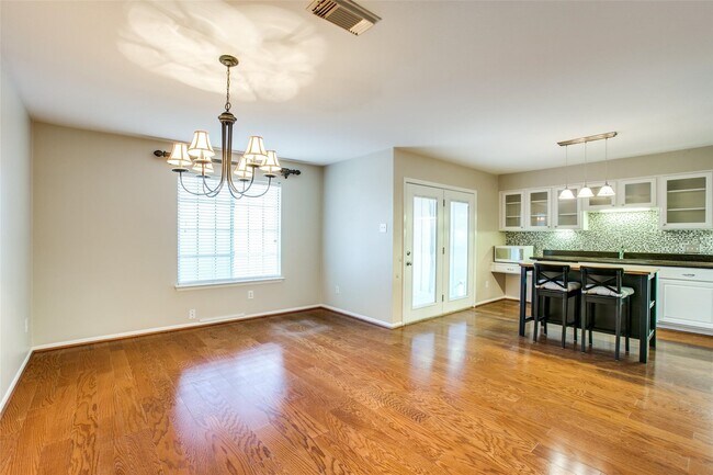 Building Photo - 11658 Lakeside Park Dr