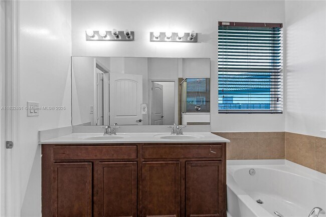 Building Photo - 28381 SW 128th Pl