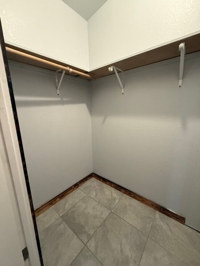 Building Photo - Newly Remodeled Home - Fully Fenced and Gated