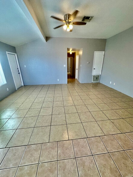 Building Photo - 7363 Golf Vista Blvd