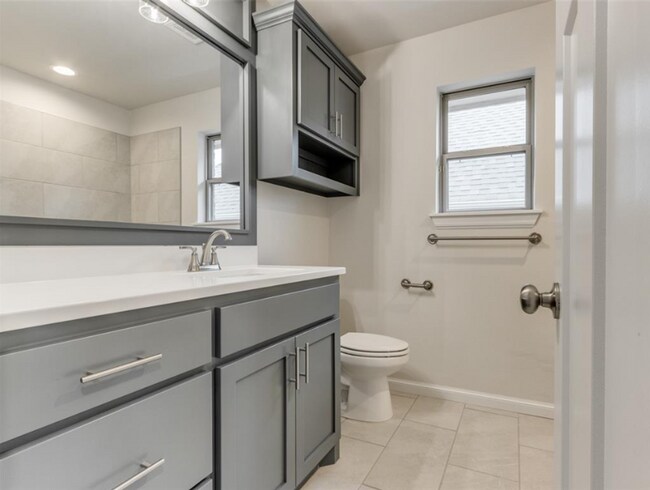 Building Photo - You Could Call This Beautiful 4-Bed, 2-Bat...