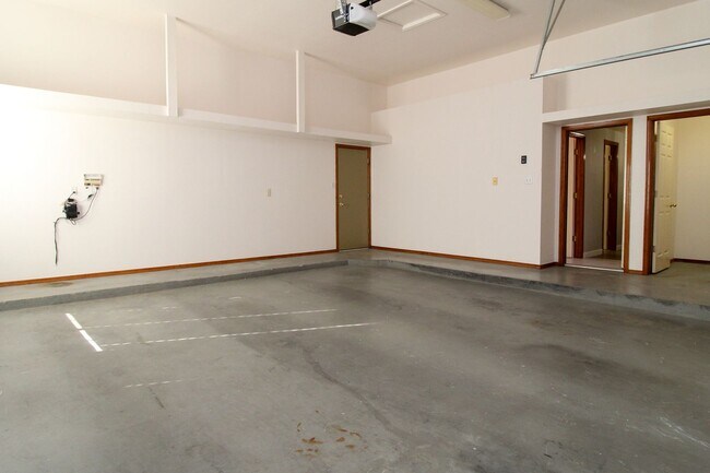 Building Photo - 2081 Paseo Del Prado Dr