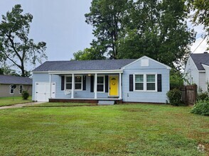 Building Photo - Beautiful 3/2 Craftsman near Parade Route!