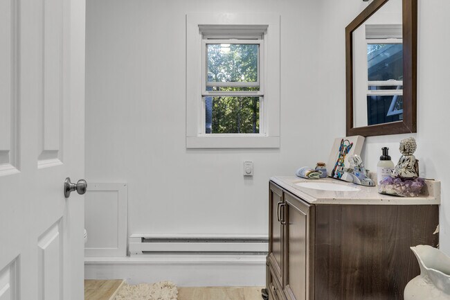 Building Photo - 32 Twin Bridge Rd