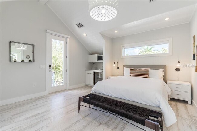 Building Photo - 580 Broadway St