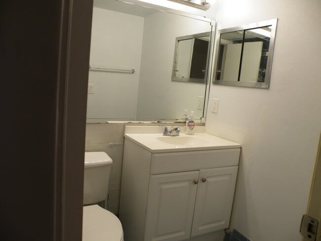 Building Photo - 266 Sheffield K