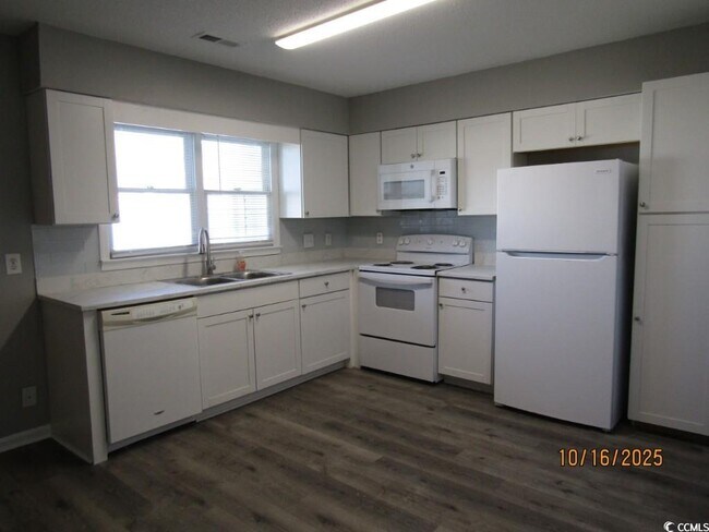 Building Photo - 1703 Fawn Vista Dr N