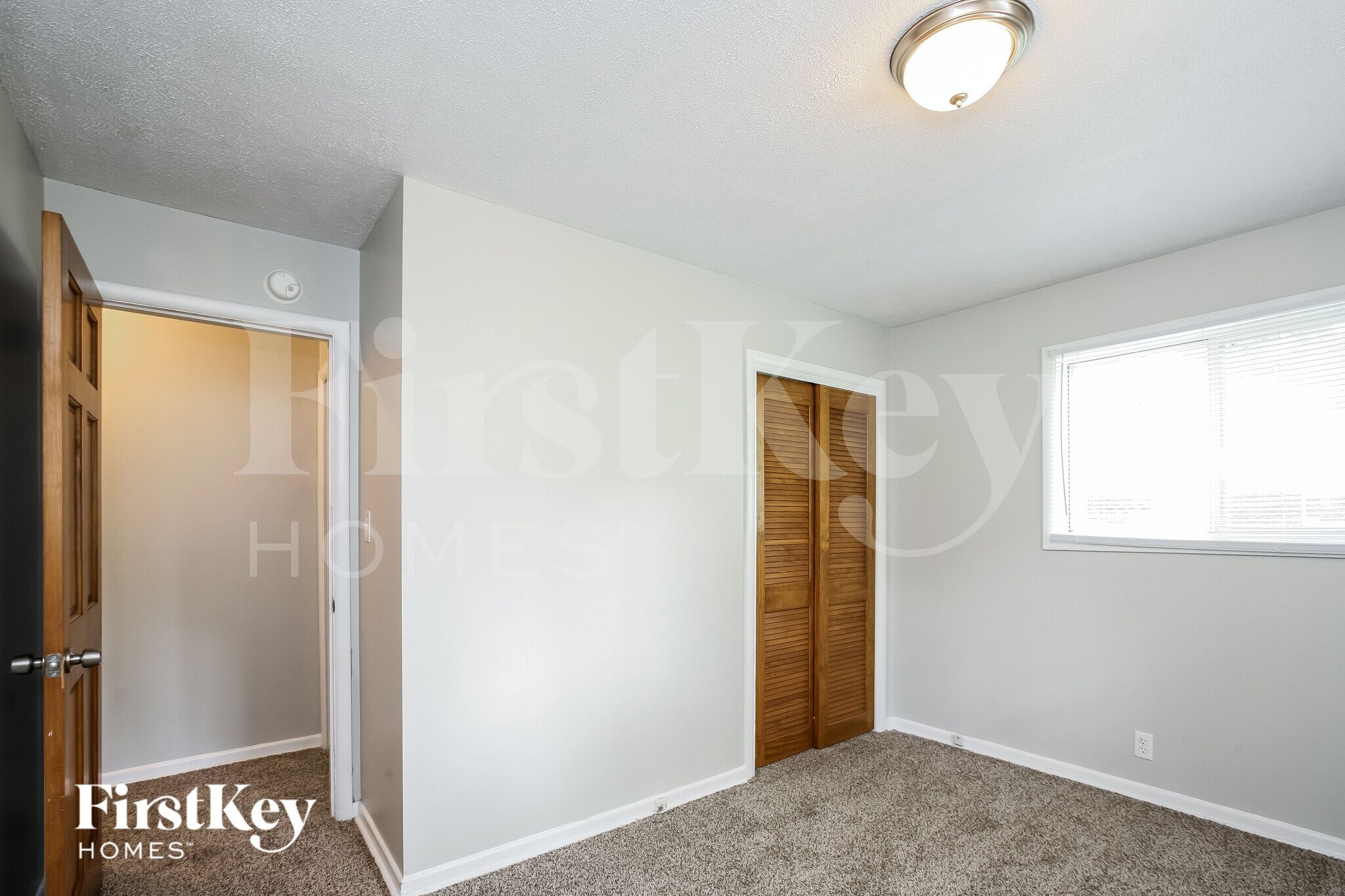 Building Photo - 505 Vista Dr