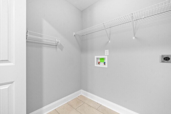Building Photo - Pet Friendly Three Bedroom with Bonus!