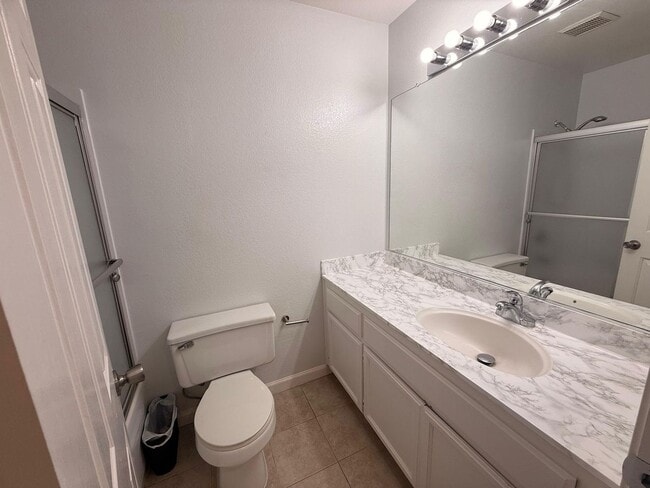 Building Photo - Updated 2 Bedroom, 2 Bath Condo in Gated Summershore Community – San Jose!