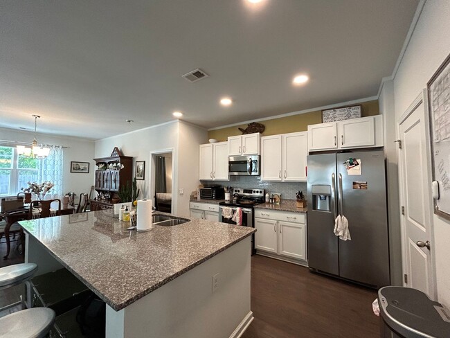 Building Photo - Charming home in Gated Community of Coffee...