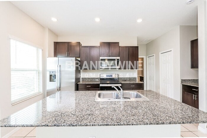 Building Photo - 5719 Mercado Dr