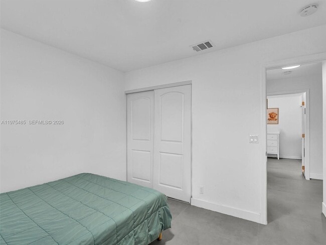 Building Photo - 4962 SW 32nd Way