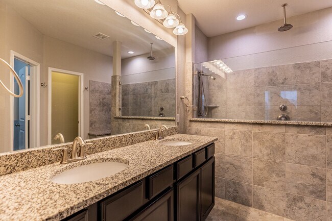 Building Photo - 27462 Paraiso Sands