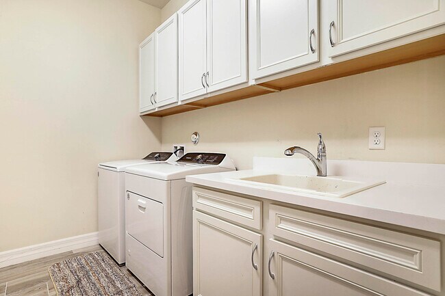 Building Photo - 11624 SALLY ANN Dr