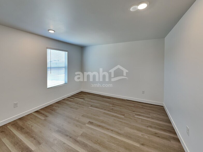 Building Photo - 6469 E Paseo Baranda