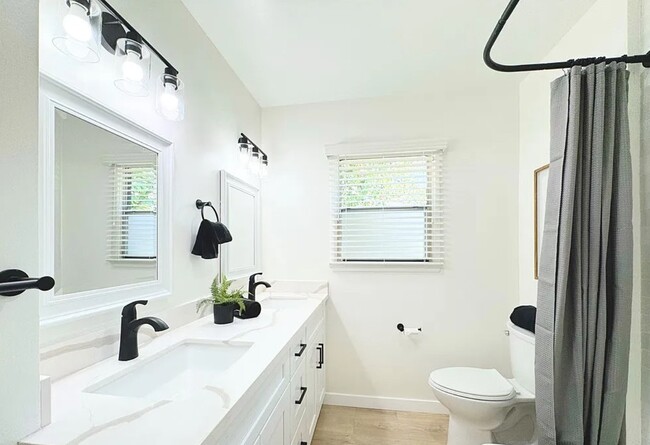 Building Photo - 20323 Lorne St