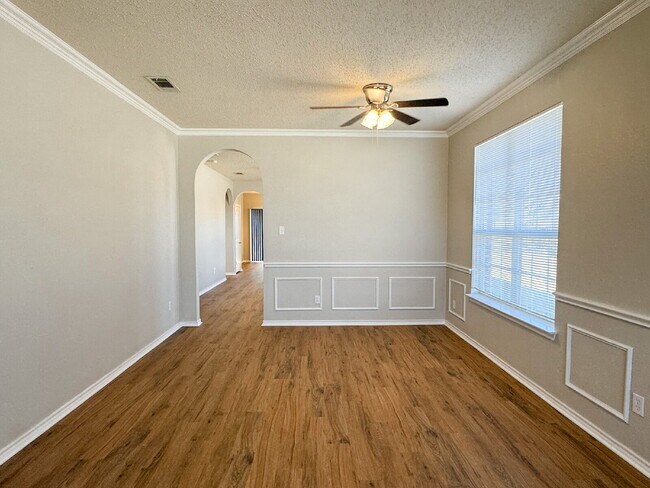 Building Photo - 4 Bedroom, 2 Bath House on Corner Lot in Crowley