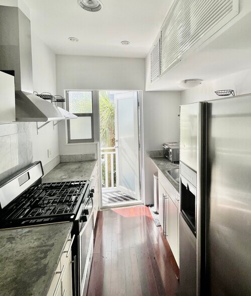 Building Photo - 1840 James Ave