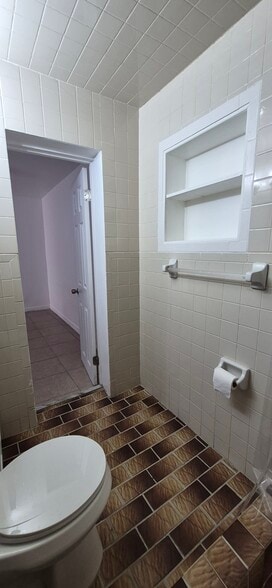 Building Photo - 17152 NE 3rd Ct