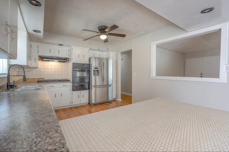 Building Photo - 505 E 90th Terrace