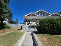 Building Photo - Charming 3-bedroom home with large backyar...