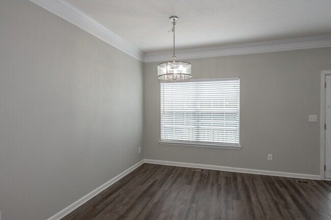 Building Photo - "Charming 3-Bed Home with 2.5 Baths close ...