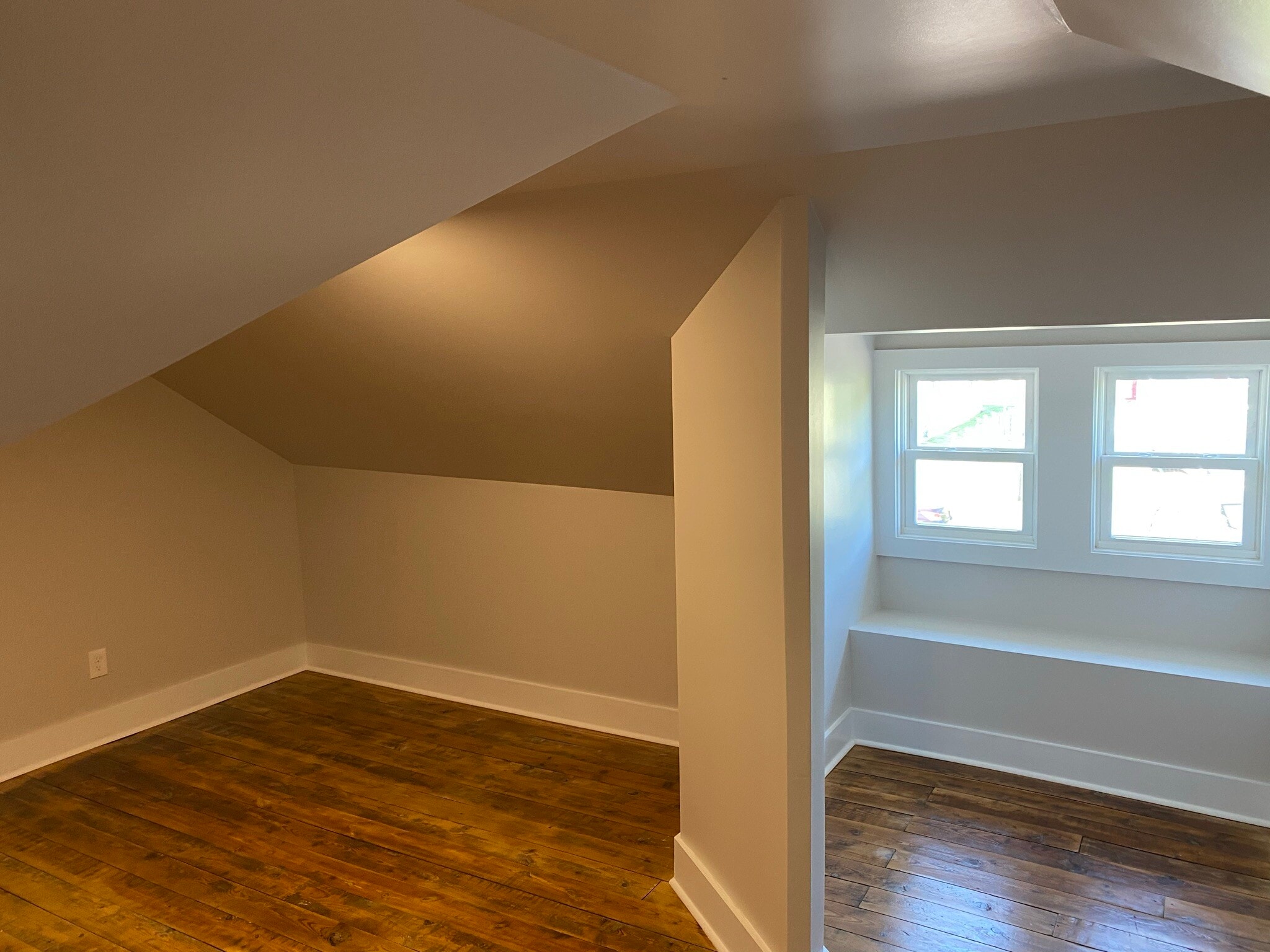 Loft - 613 Blenheim Ave