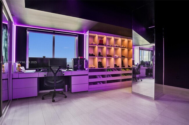 Building Photo - 1100 Biscayne Blvd