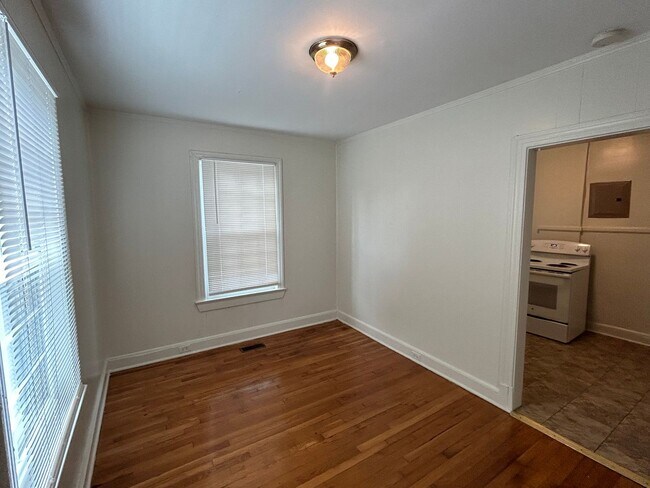 Building Photo - 1609 W Club Blvd