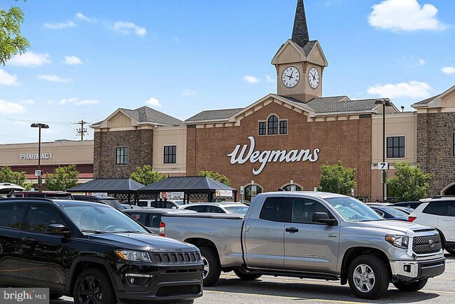 Building Photo - 805 Lakeview Ct