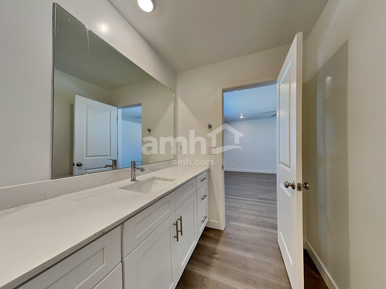 Building Photo - 20177 W Thomas Rd