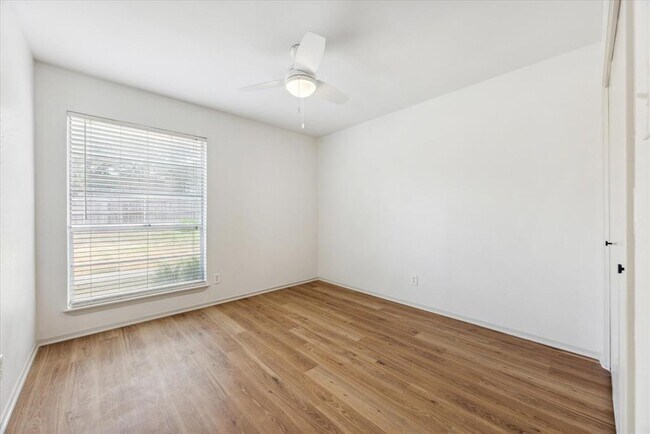 Building Photo - 807 Castle Ridge Rd