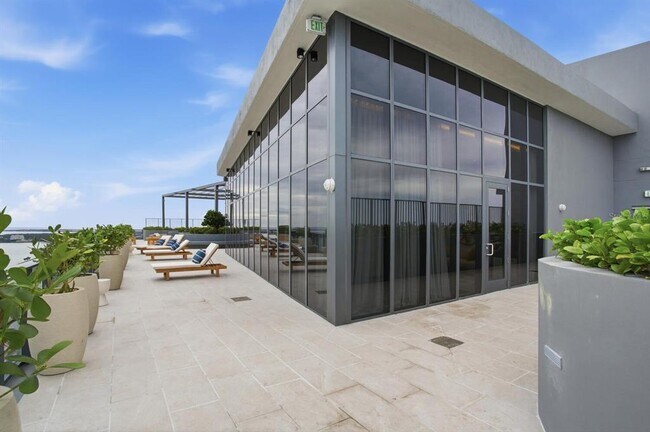 Building Photo - 3015 S Ysabella Ave