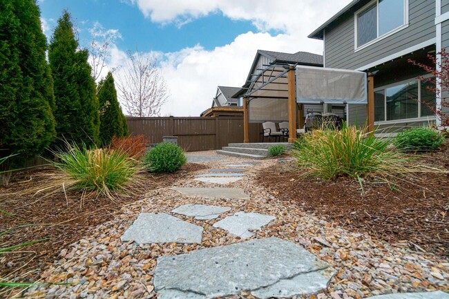 Building Photo - Spectacular home on Bend's Eastside