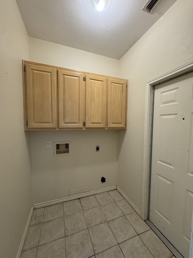 Building Photo - 7033 Bevington Dr