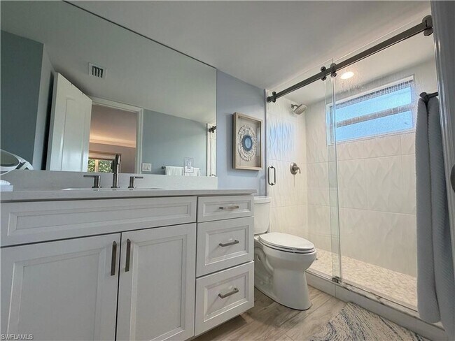 Building Photo - 960 7th St S